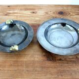 2 anciens plateaux de service rond poignées bronze et finition chromée Art