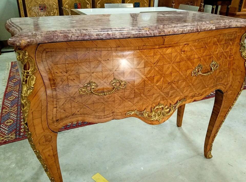 Very rare wig chest with a drawer in Louis XV style with marquetry.