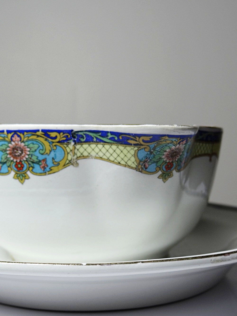 Old Lunéville sauce boat, opaque porcelain with polychrome decoration.
