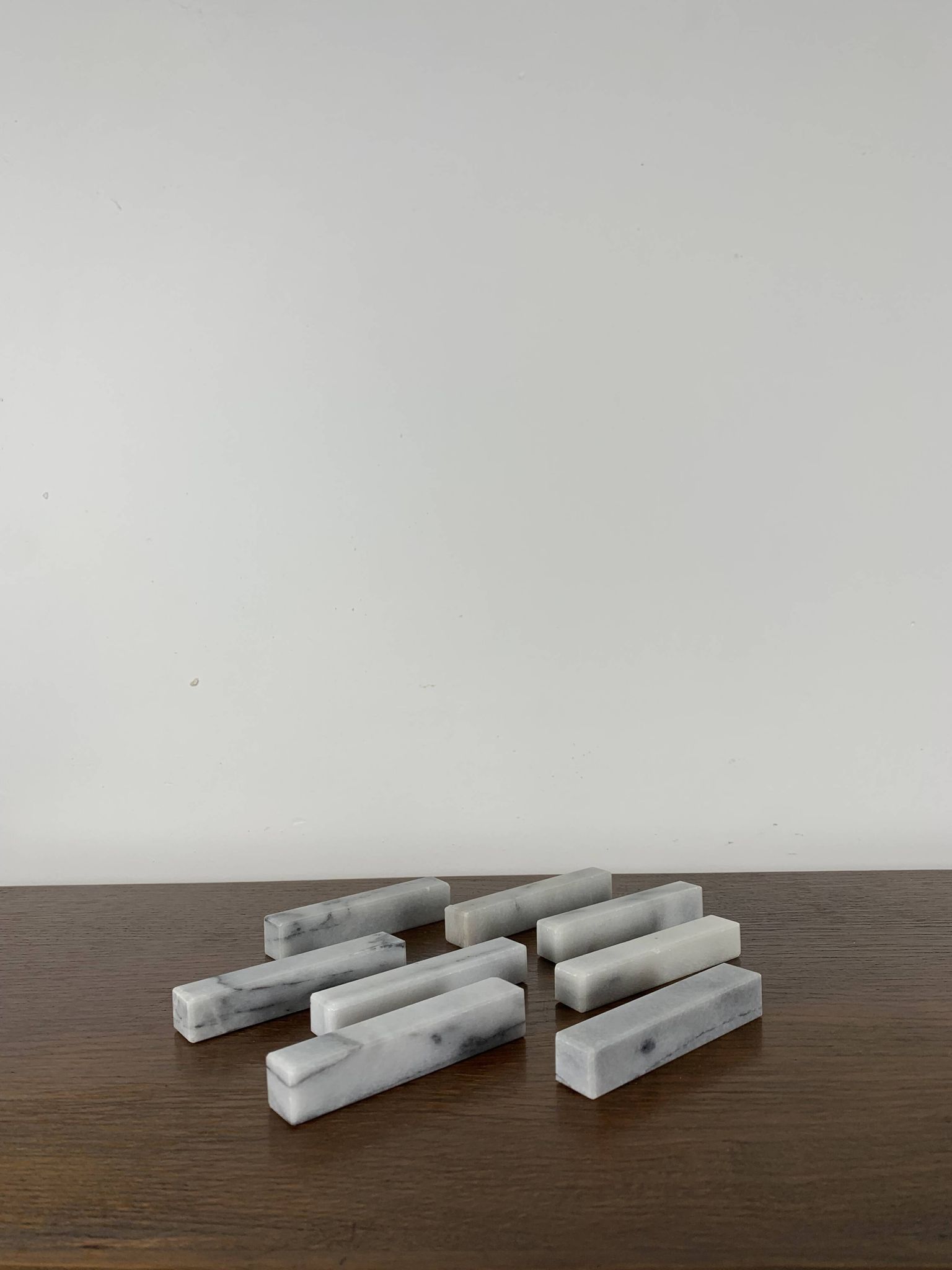 Lot de 8 portes-couteaux en marbre blanc