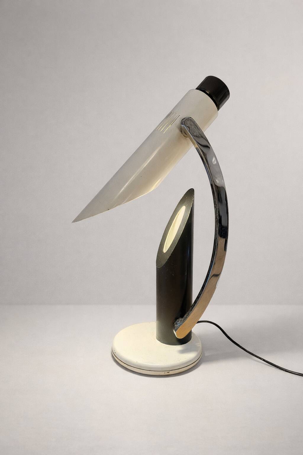 Phase - Luis Pérez de la Oliva - Table lamp - Metal, Chrome - Tharsis