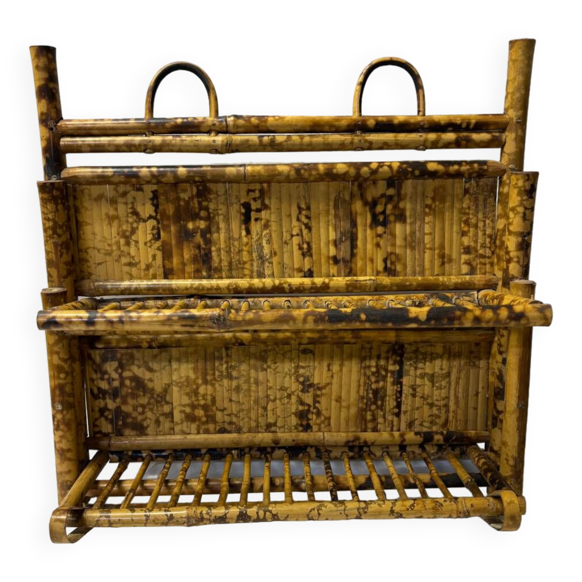 Foldable rattan shelf