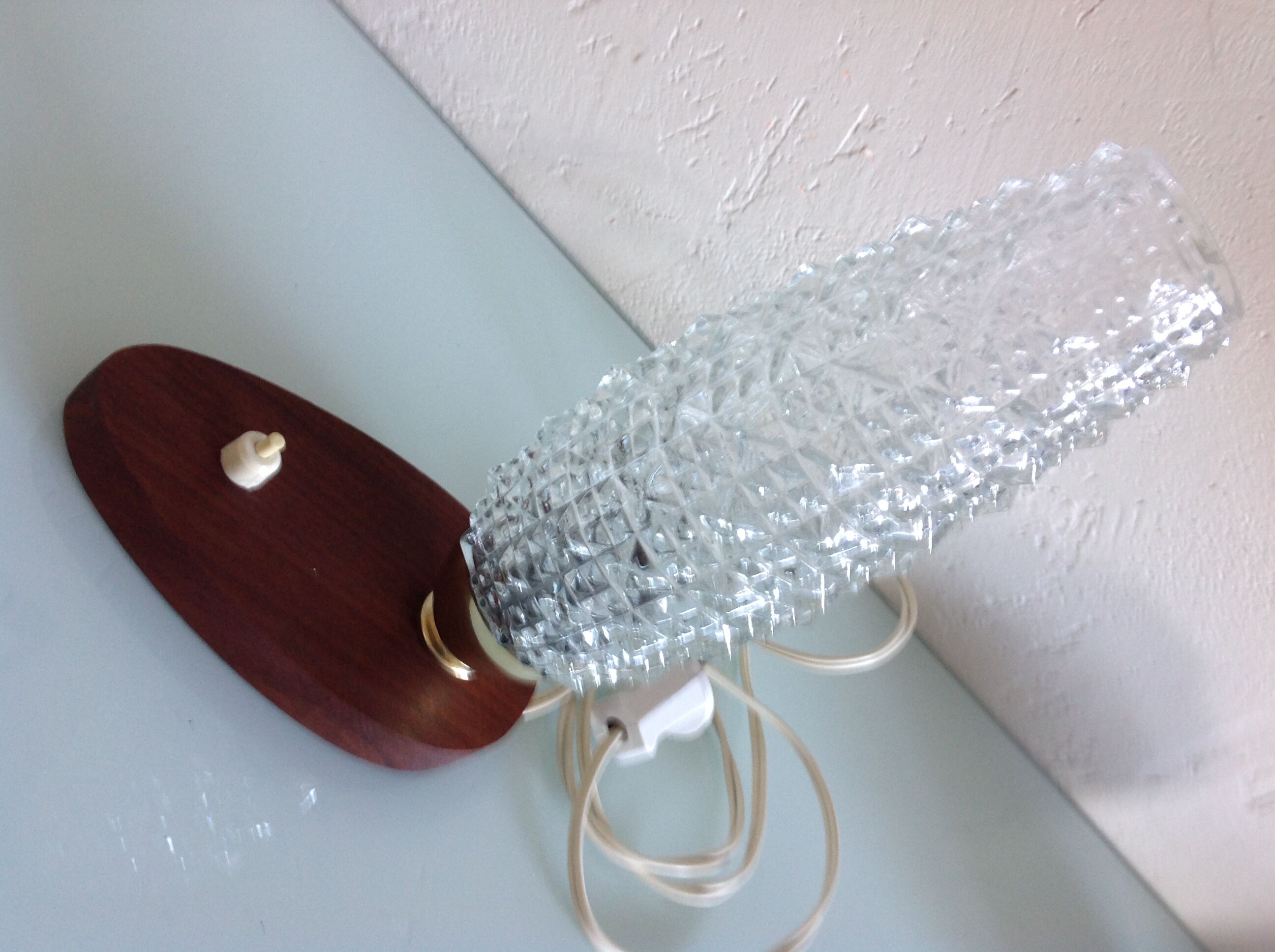 Structured tulip glass bedside lamp / vintage 60s-70s