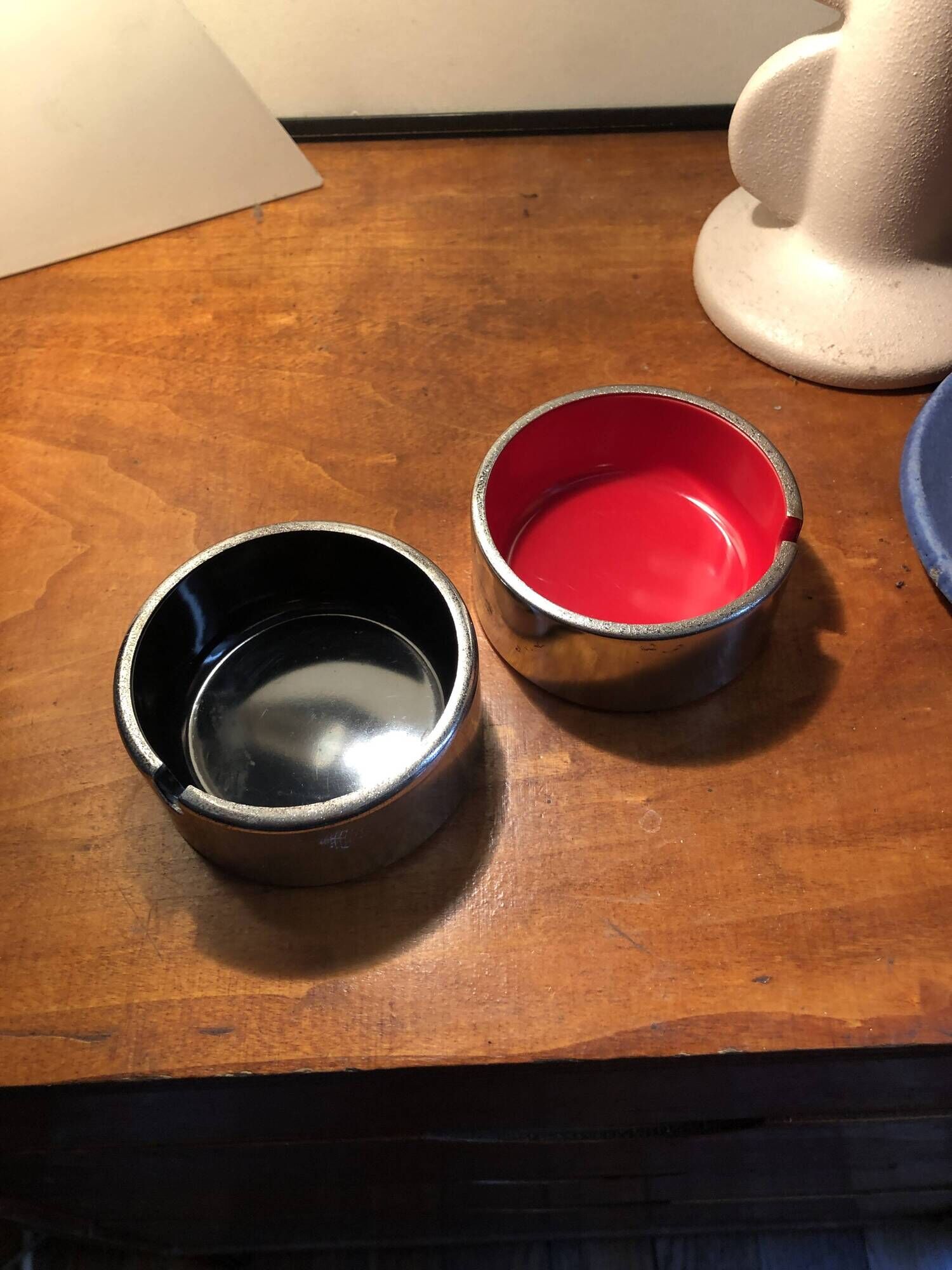 2 vintage ashtrays Isamu Kenmochi space age black and red Japan 1960