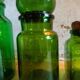 Trio de flacons d'apothicaire en verre vert