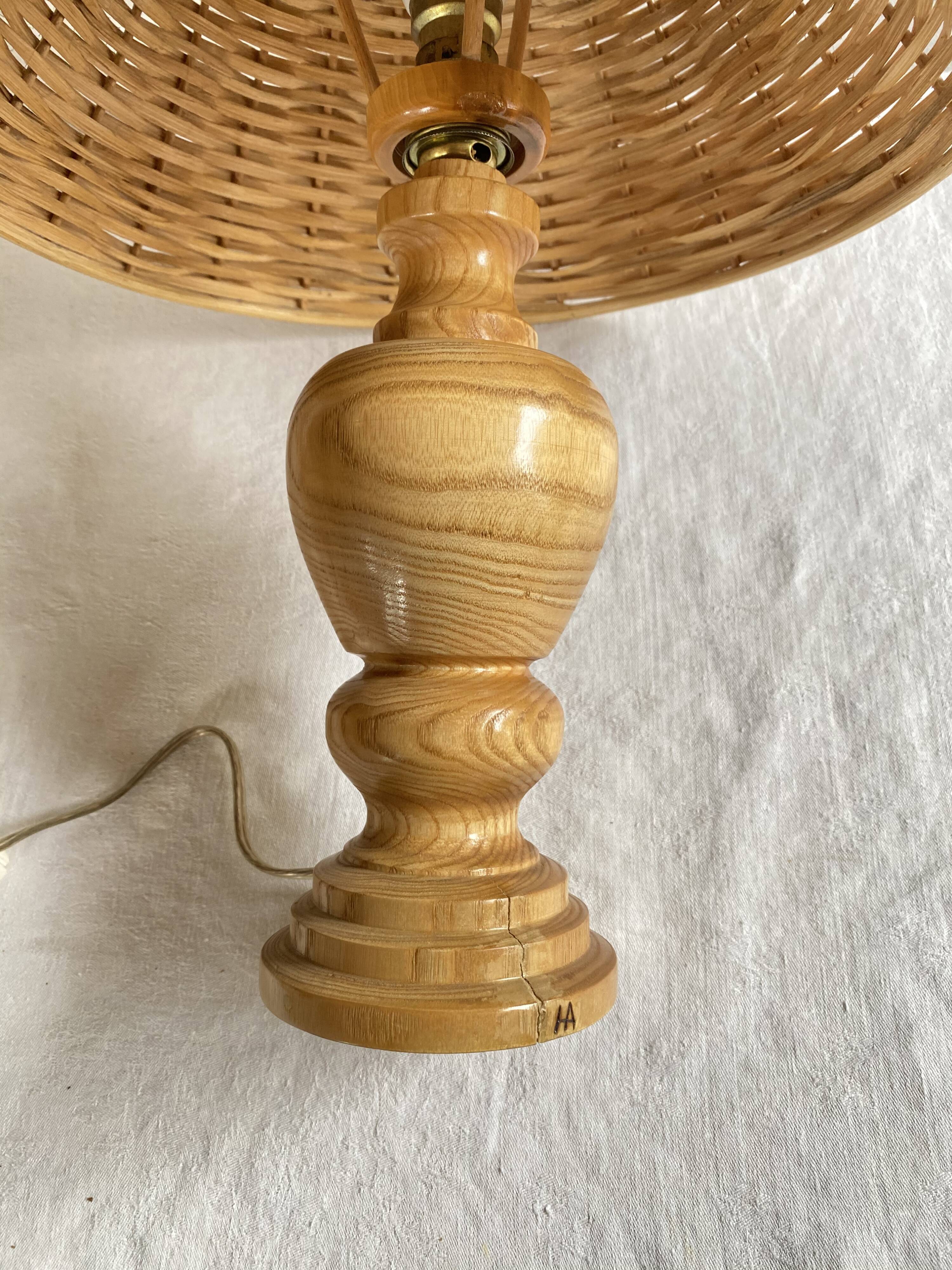 Wooden foot lamp rattan lampshade
