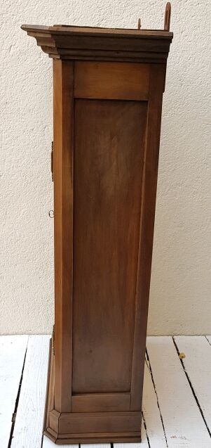 Showcase wooden hanging