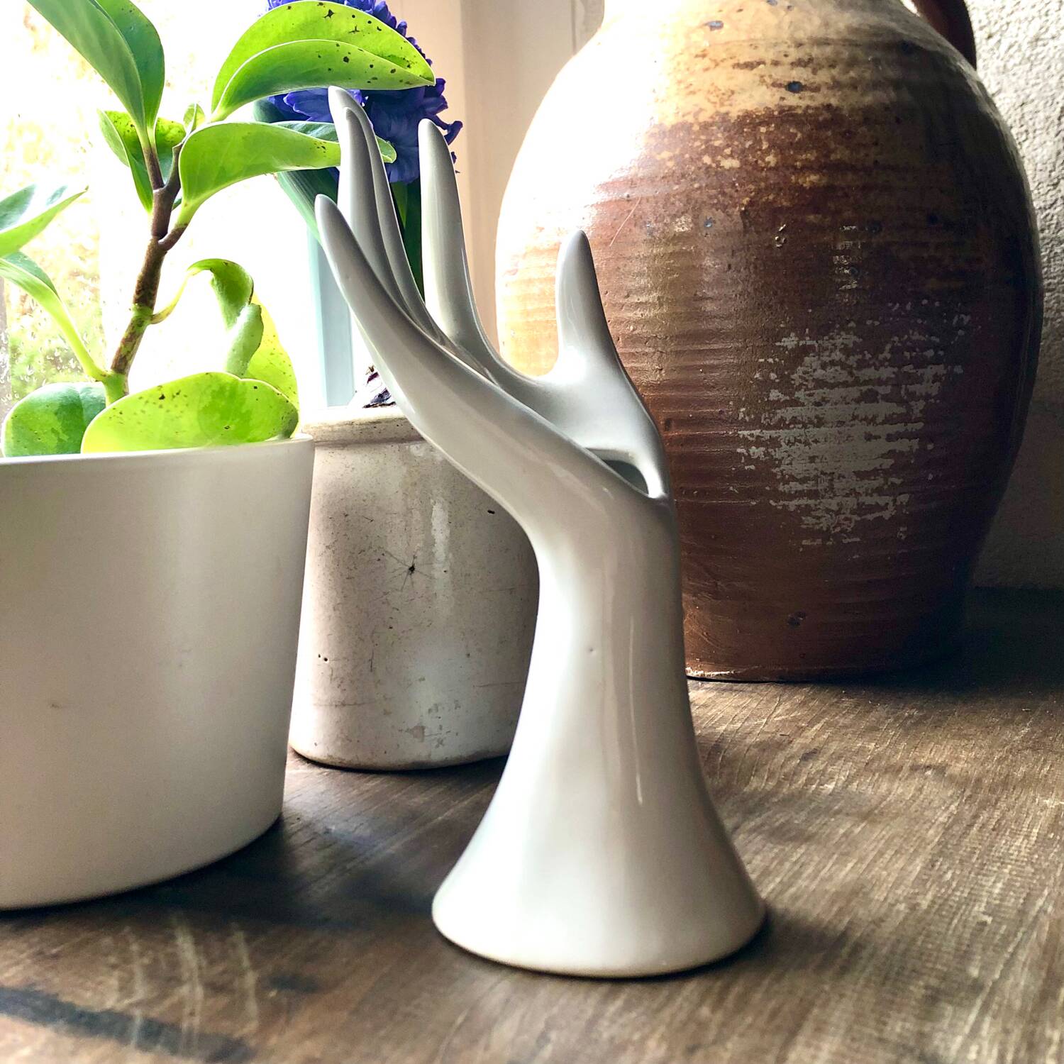 Handmade white ceramic ring sizer