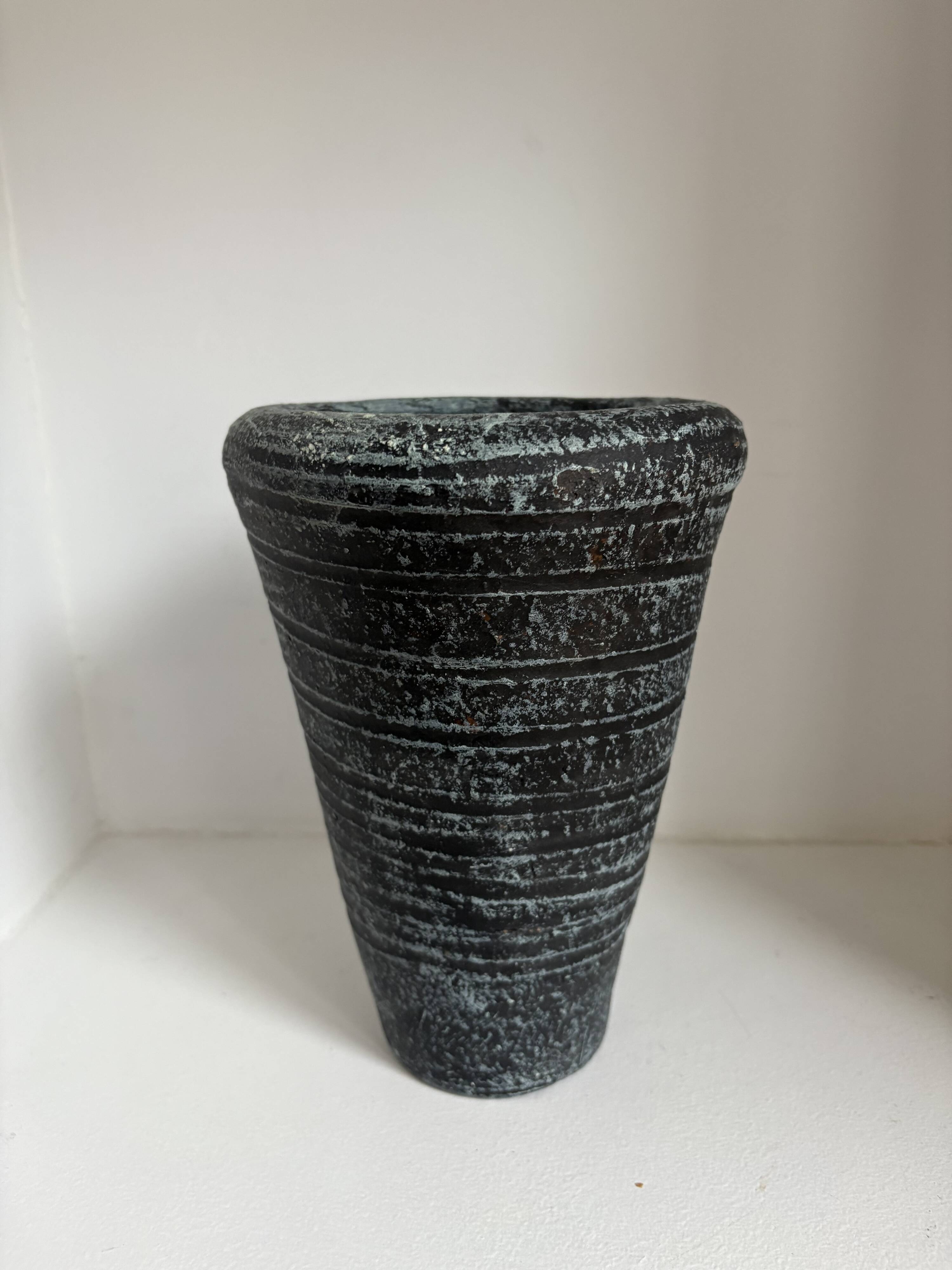 Set of 11 decorative items