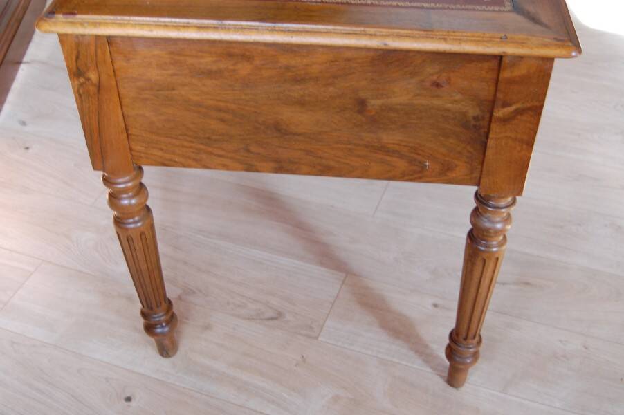 Louis Philippe desk in walnut from the late 19th century.