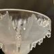 Suspension en verre, câble en tissu tressé et plafonnier en porcelaine