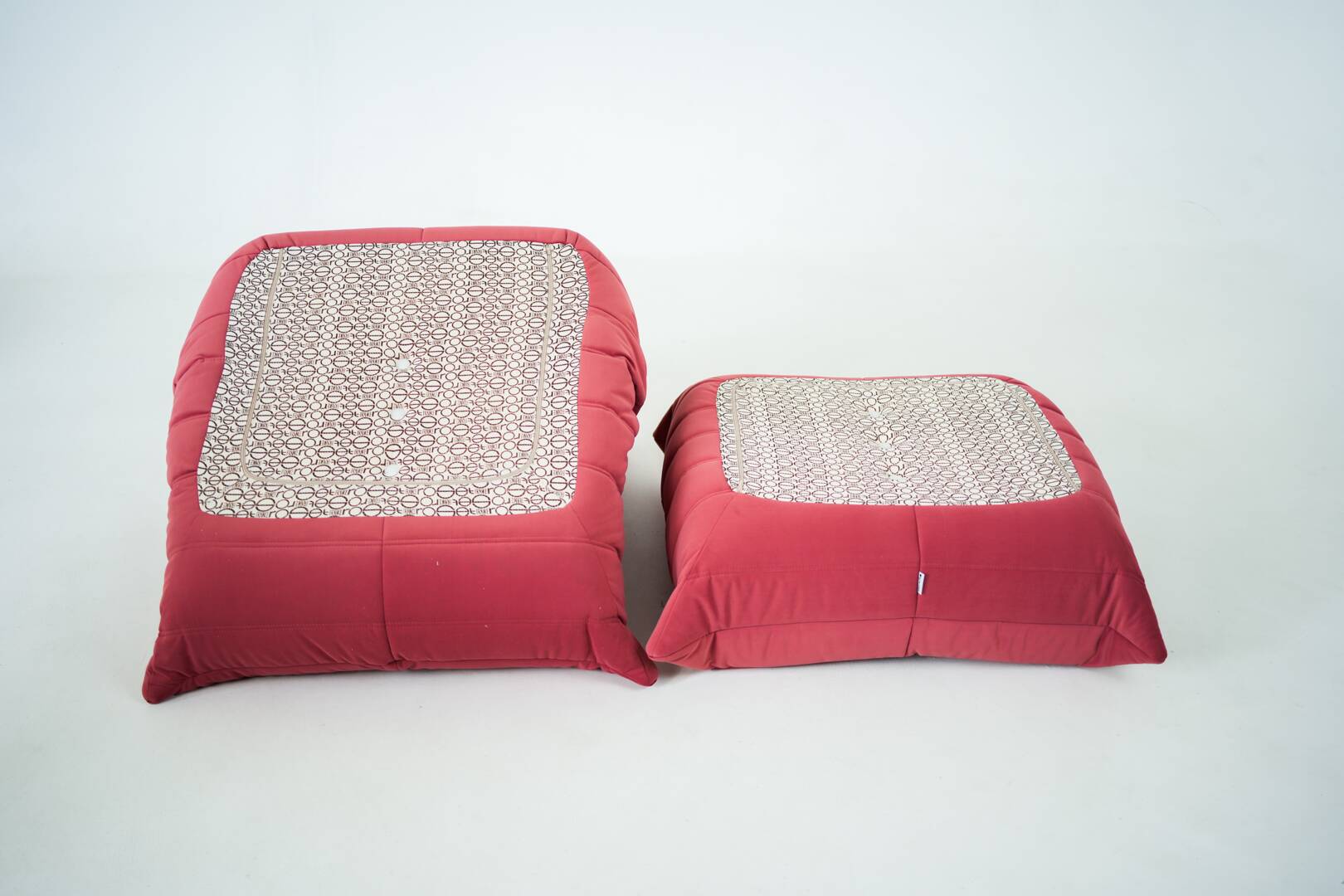 Togo set of chair and pouf in raspberry velvet