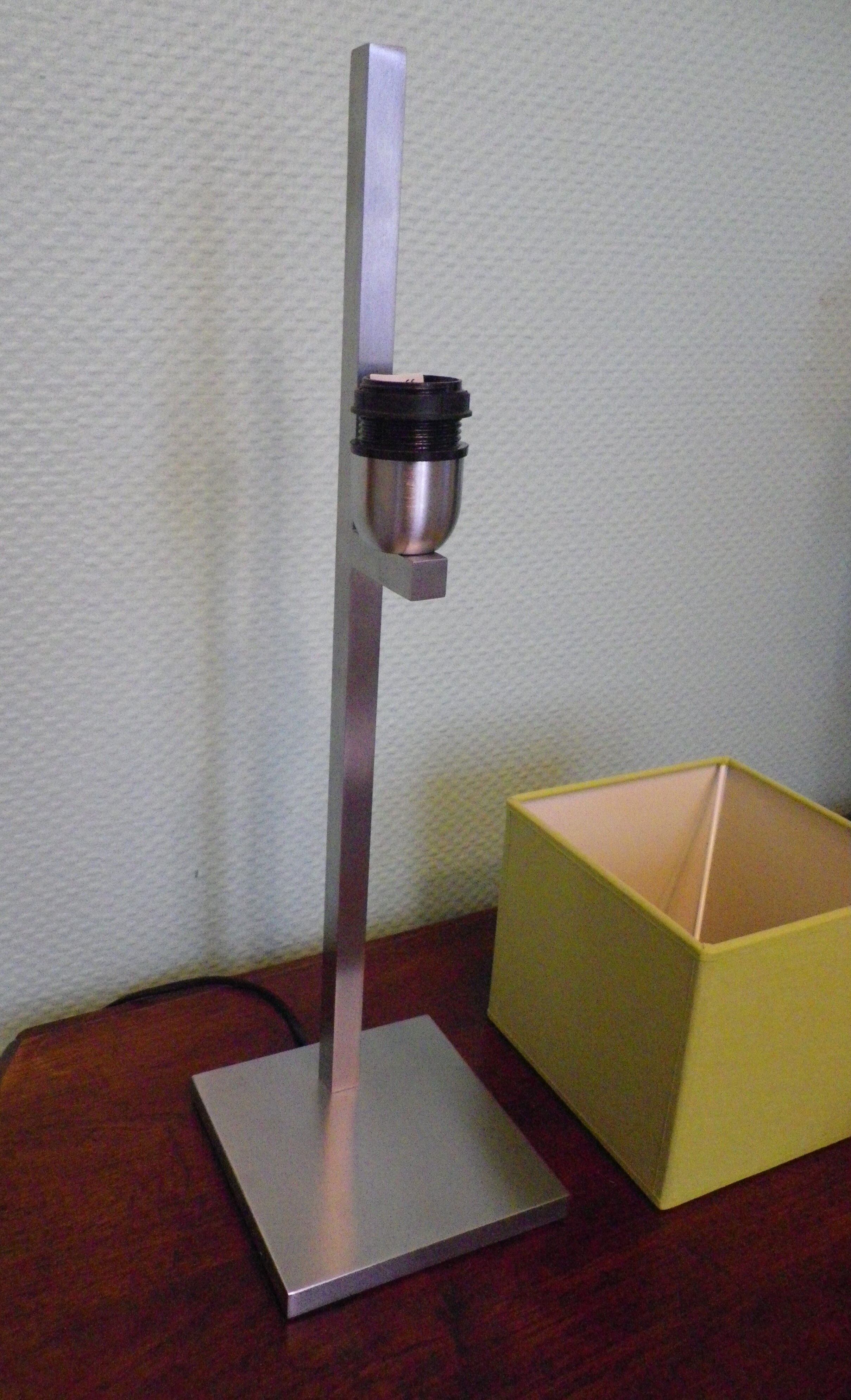 Lampe Stéphane Davidts modèle Faras chrome satiné, abat jour vert amande - Belgique