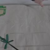 Parure de drap brodée, ancienne