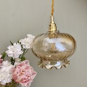 Suspension globe vintage en verre ambré