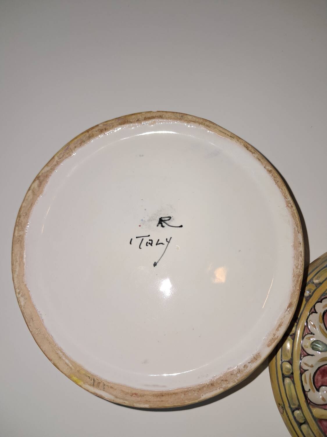 Relief ceramic box