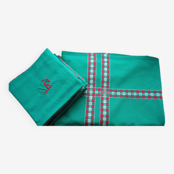 Embroidered tablecloth and napkin set