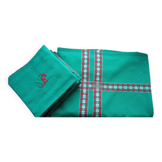 Embroidered tablecloth and napkin set