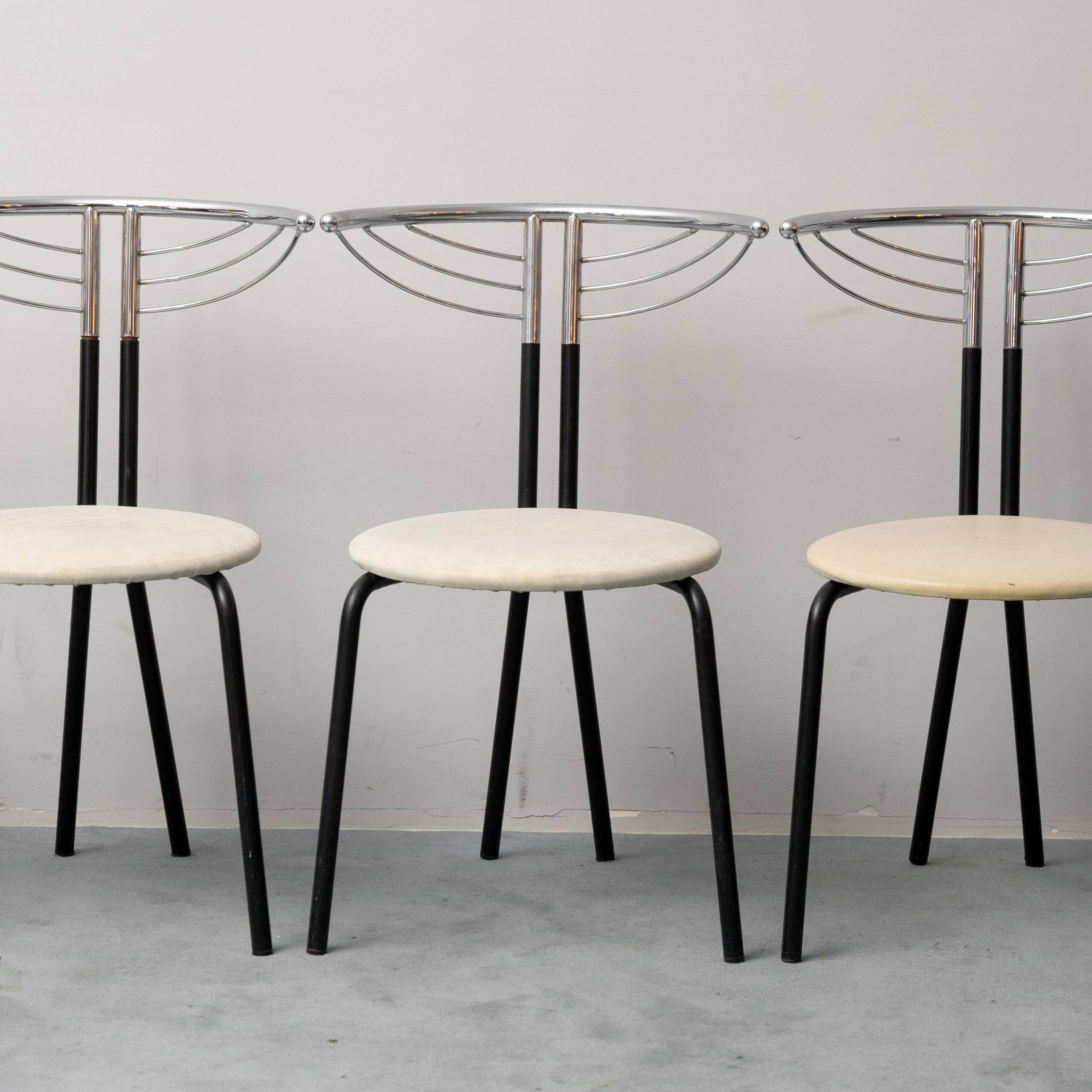 Set of 6 vintage chairs in chromed metal and white fabric, 1980s modernism