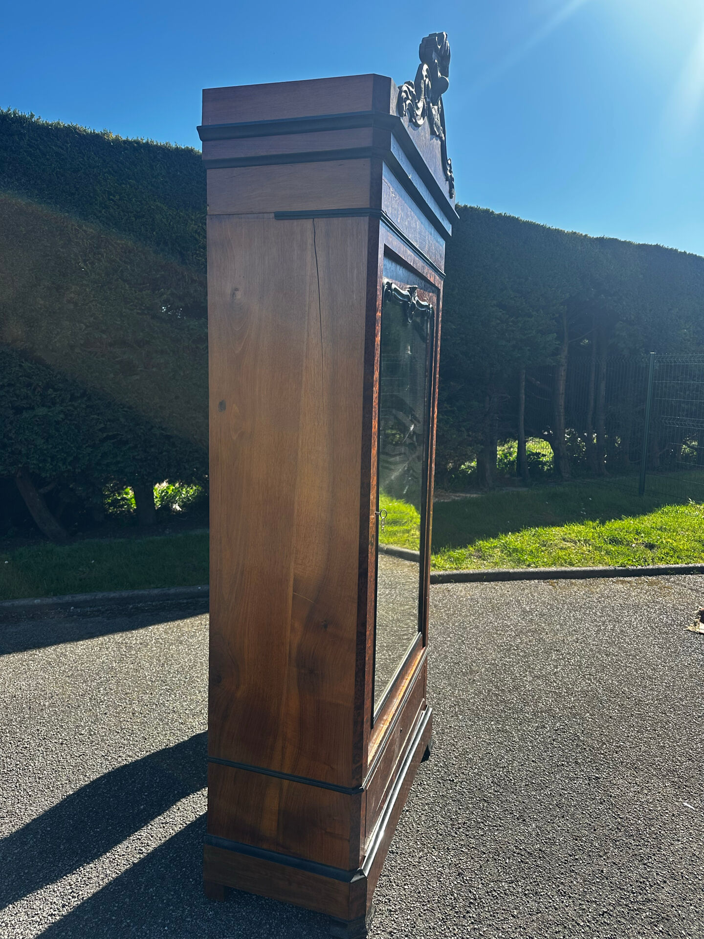 Armoire à glace Napoléon III en placage de loupe
