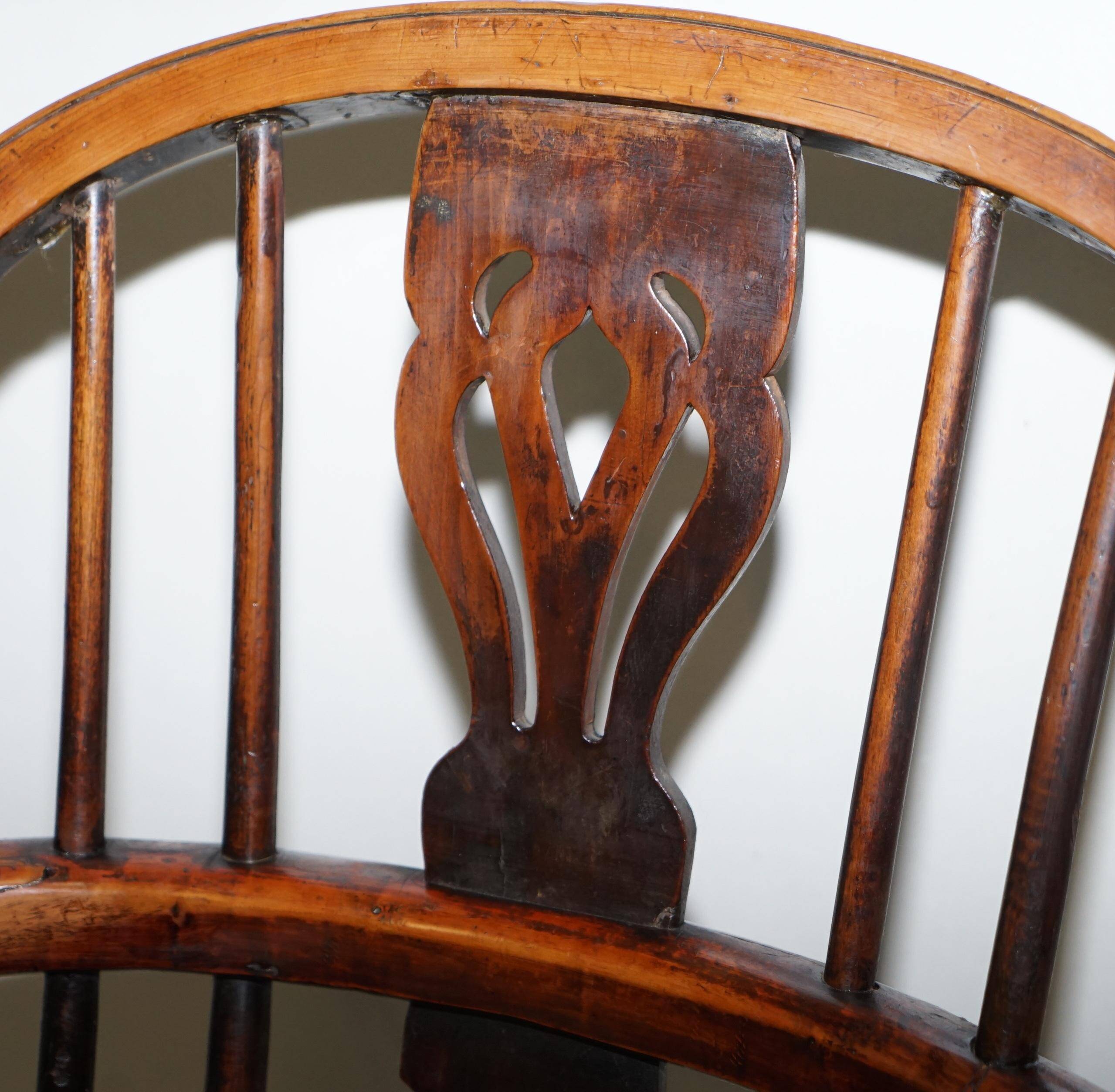 Windsor chair in solid elm circa 1860 - English furniture