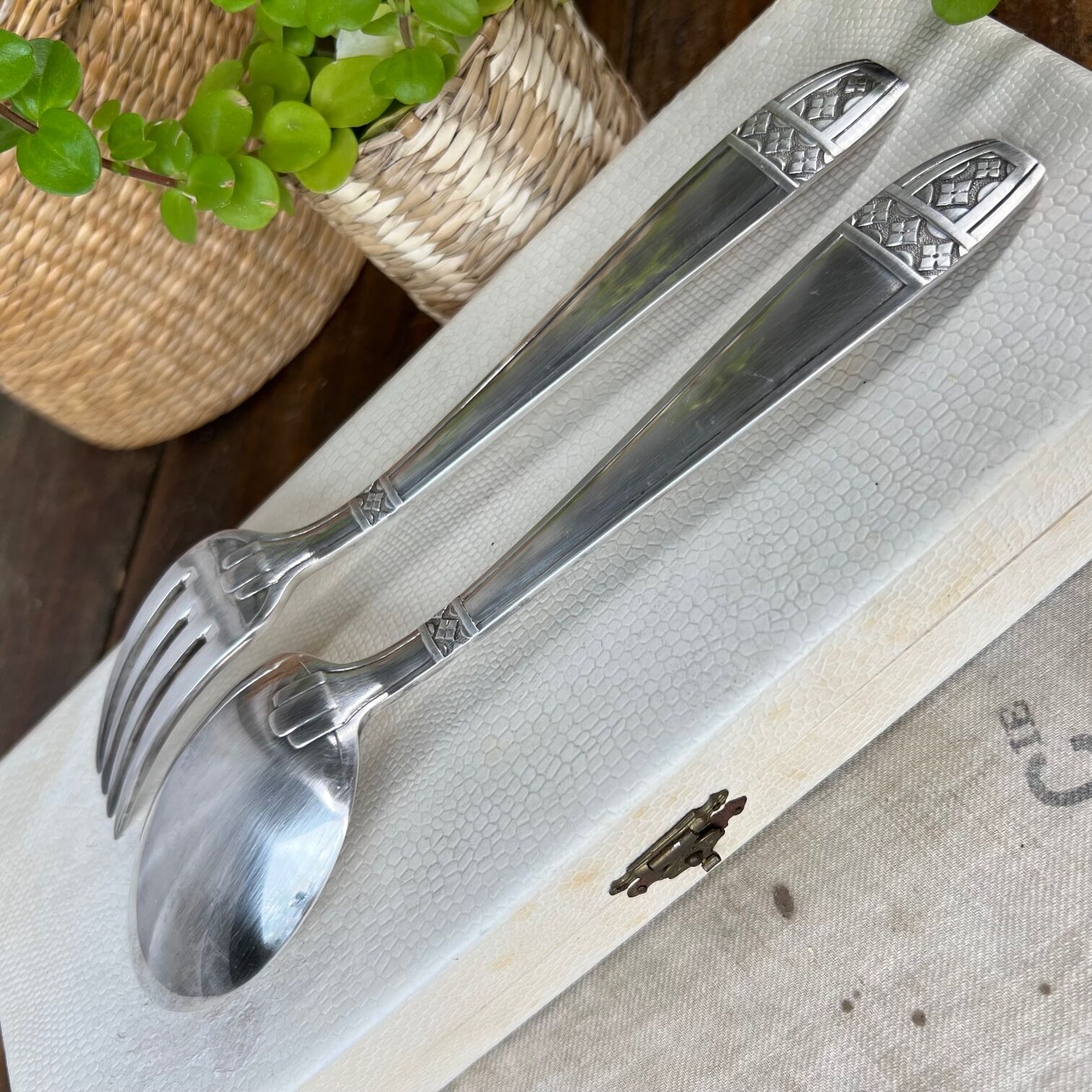 Antique silvered metal cutlery 84 g