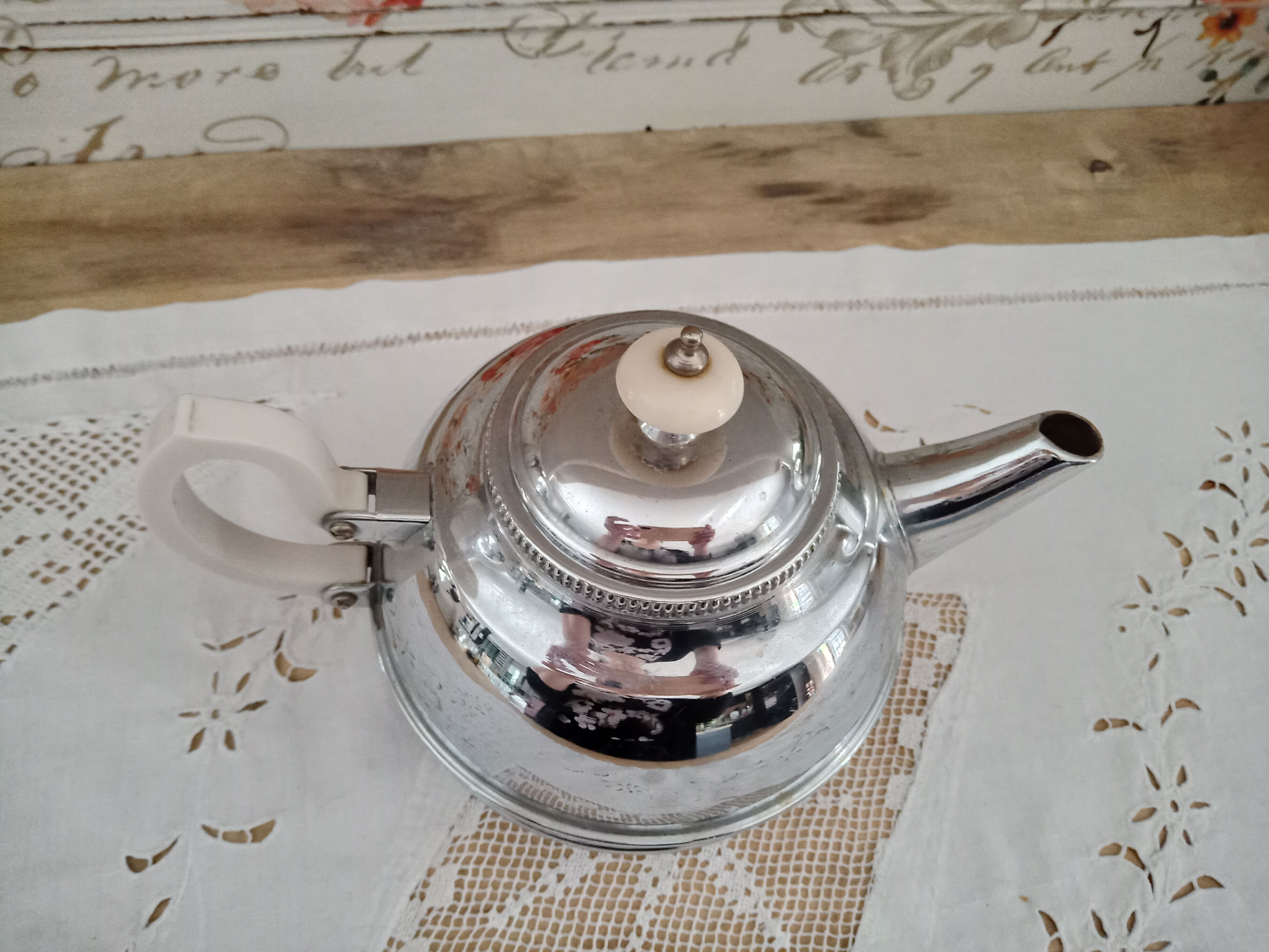 Vintage English teapot in chromed metal and bakelite "Denlagh Products"