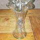 Vase en verre décor floral étain