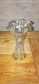 Vase en verre décor floral étain