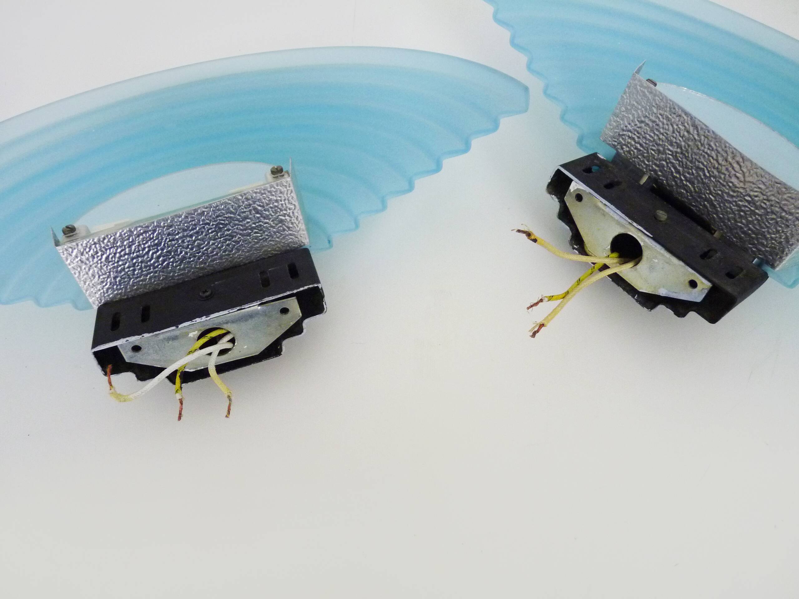 Pair of AV Mazzega wall lights in blue Murano glass. 1980s