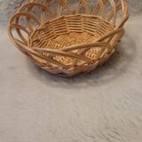 Small round basket in vintage wicker.