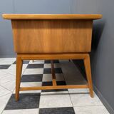 Bureau en bois blond années 1960