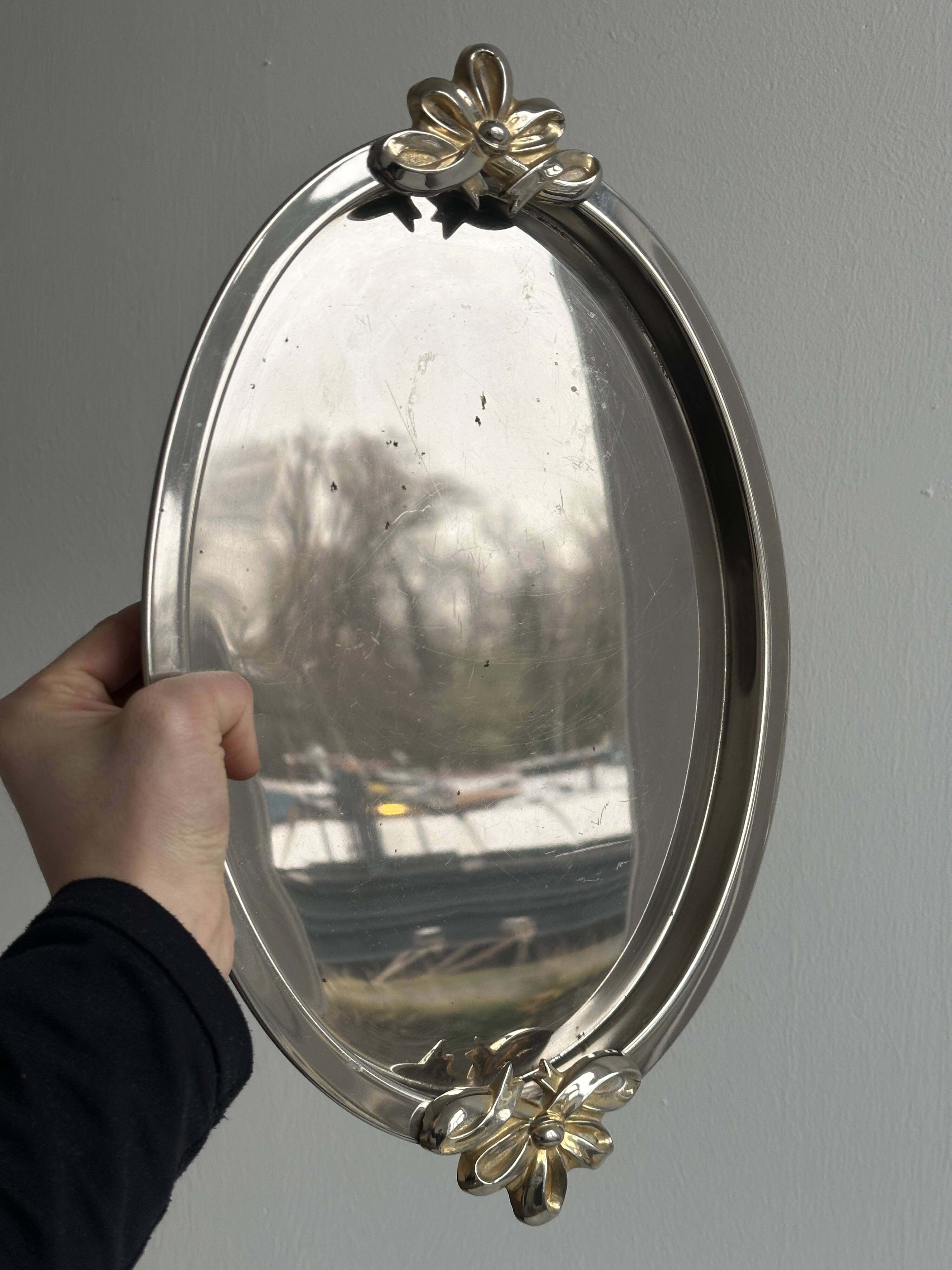 Light metal tray
