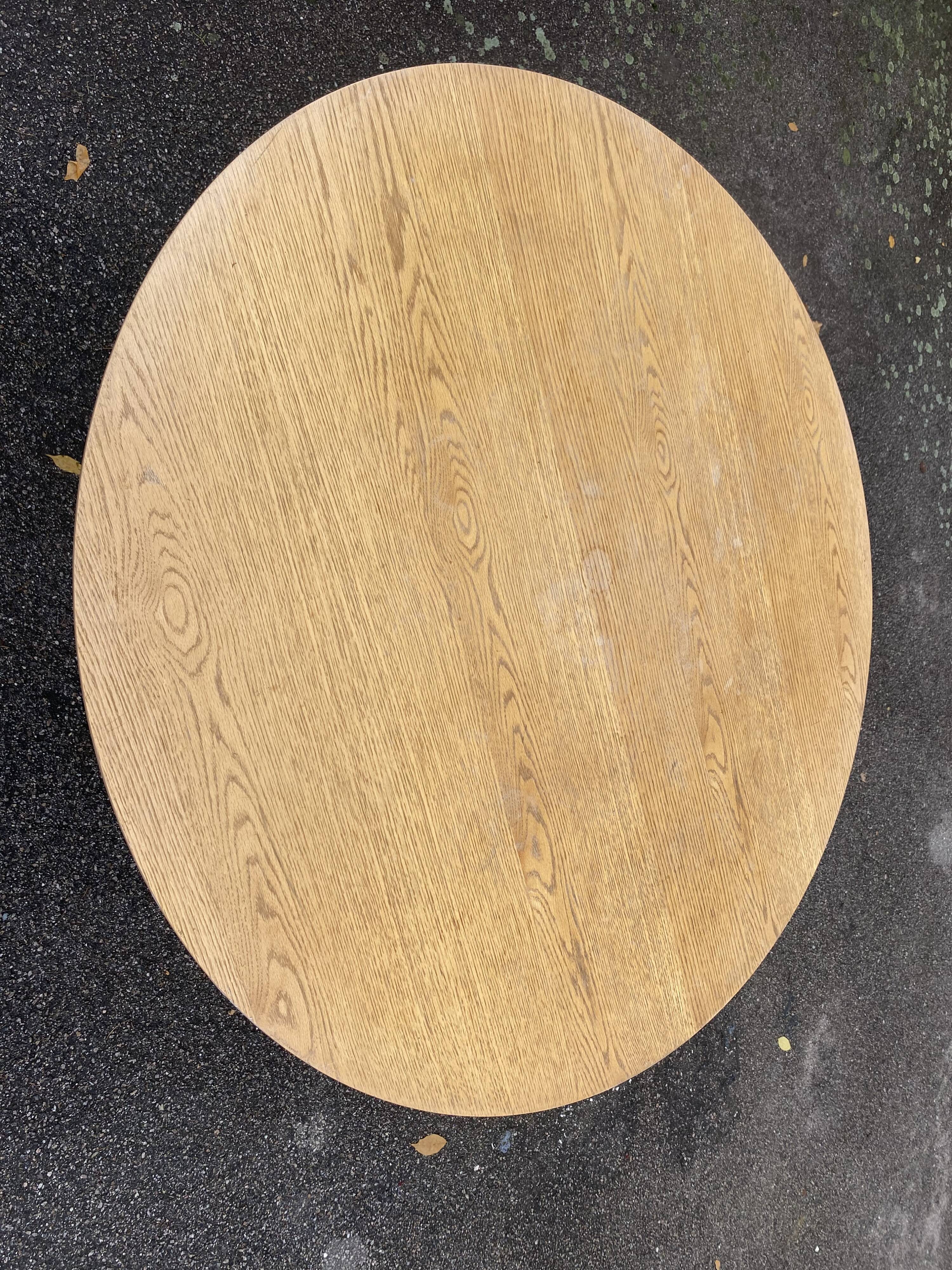 Tulip foot kitchen table