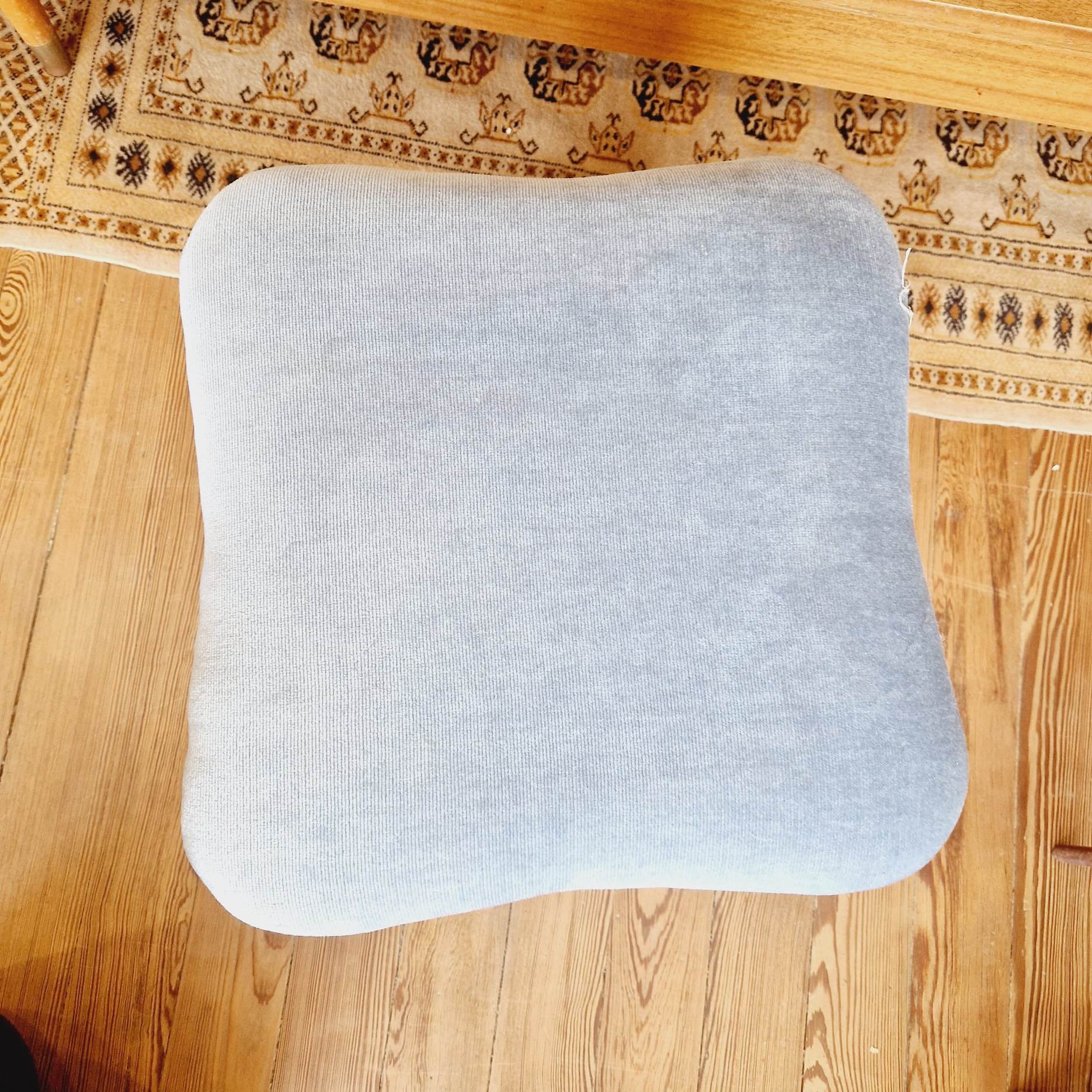 Blue chest pouf