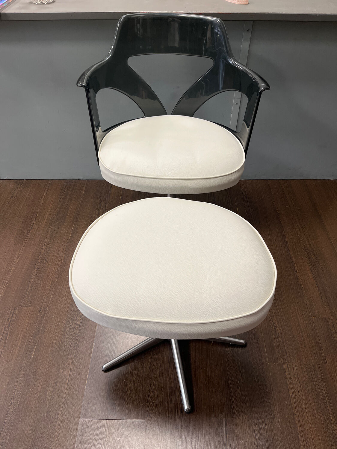 Old hairdressing chair and its footrest