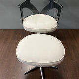 Ancien fauteuil de coiffure et son repose pieds
