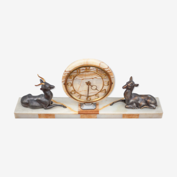 Pendule art déco, pendule avec biches en métal, socle en marbre et onyx, horloge art déco, cheminée