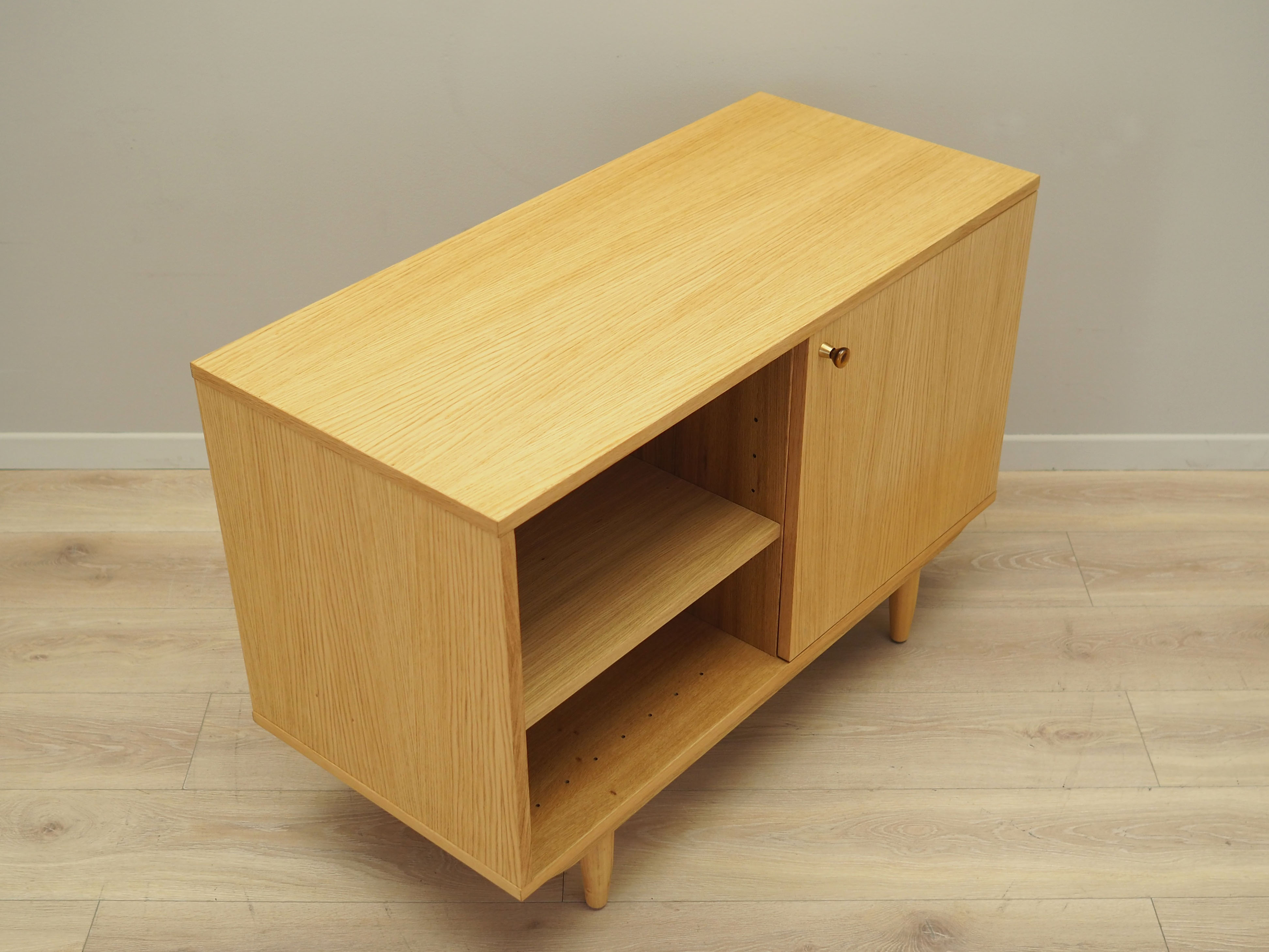 Buffet en chêne, design danois, années 1990, production: Danemark