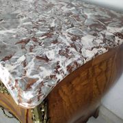 Commode galbé Louis XV