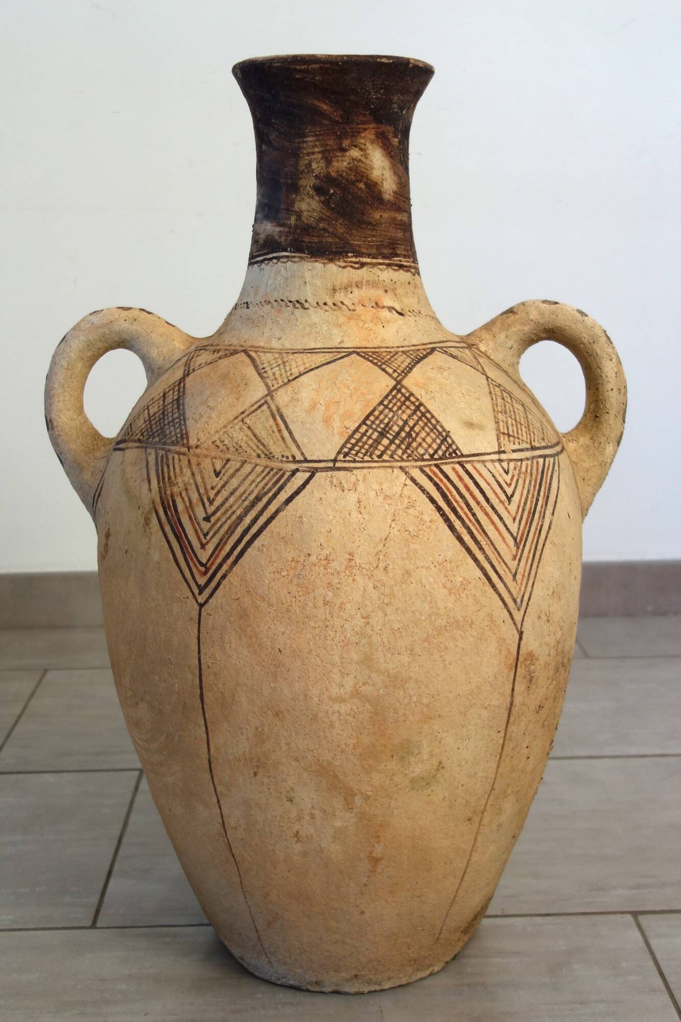 Large terracotta jar from the Rif, Morocco H70cm