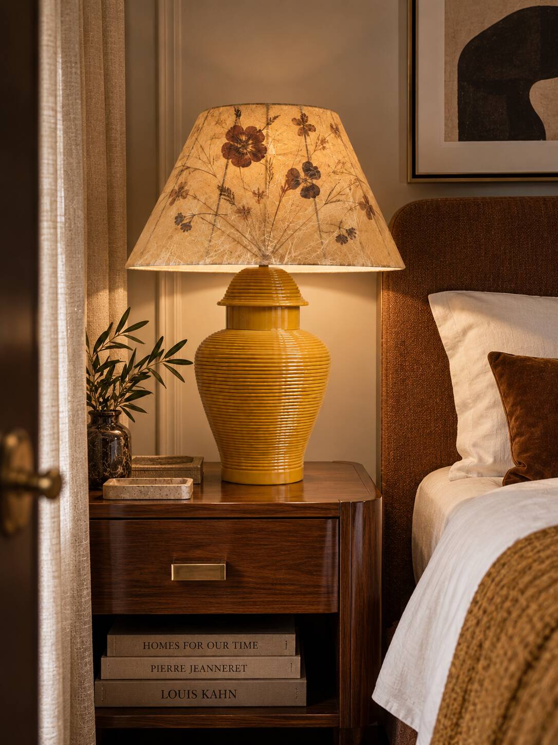 Grande lampe en céramique nervurée jaune moutarde 1970