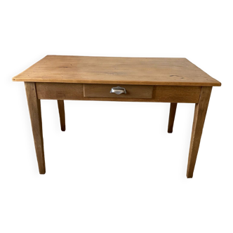 Farm table