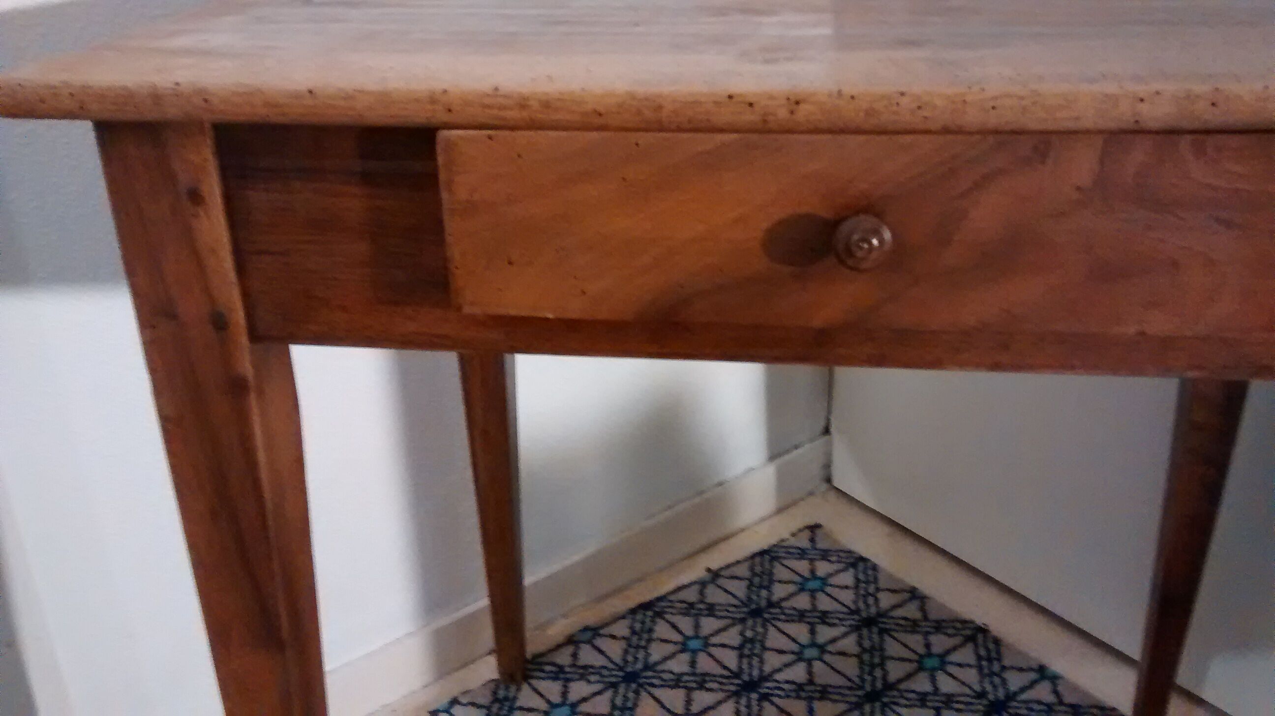 Feet spindle side table