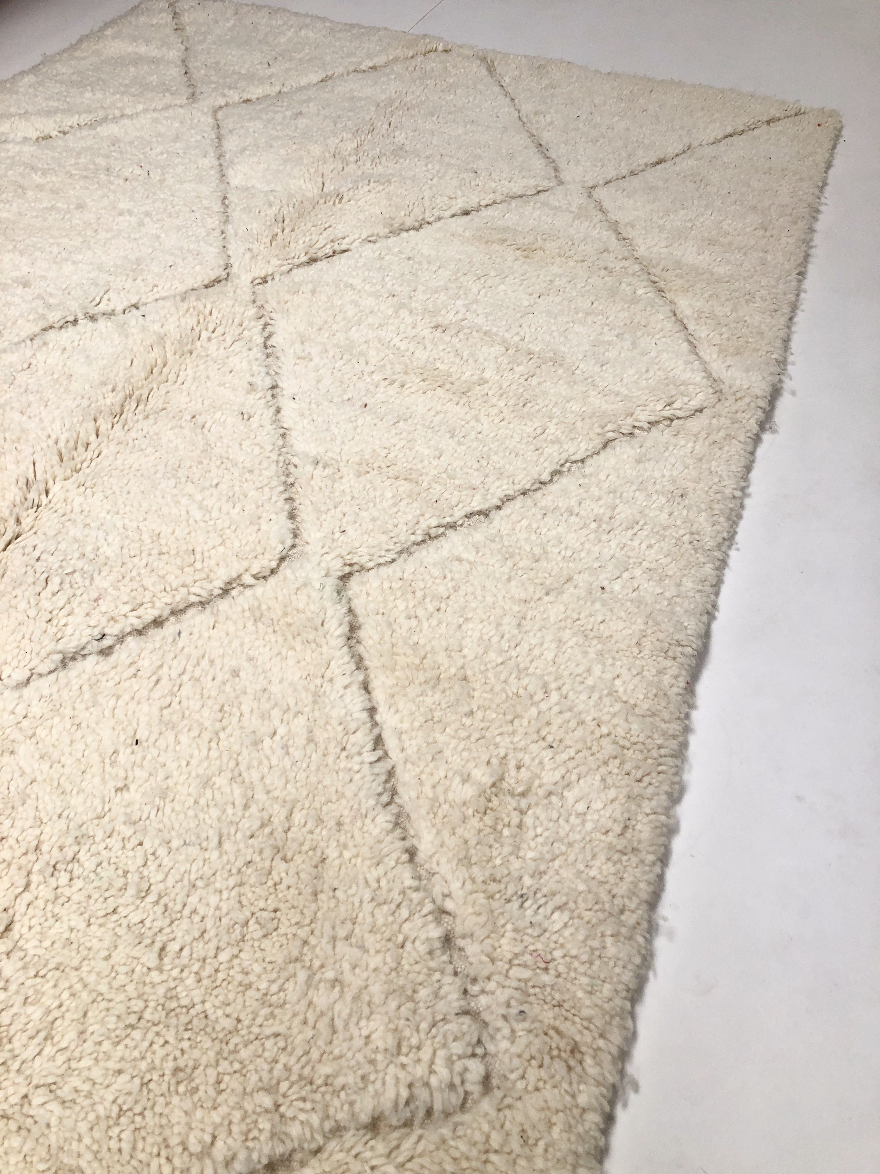 Berber carpet Beni Ouarain new ecru with engraved ecrus patterns 2,15x1.52m