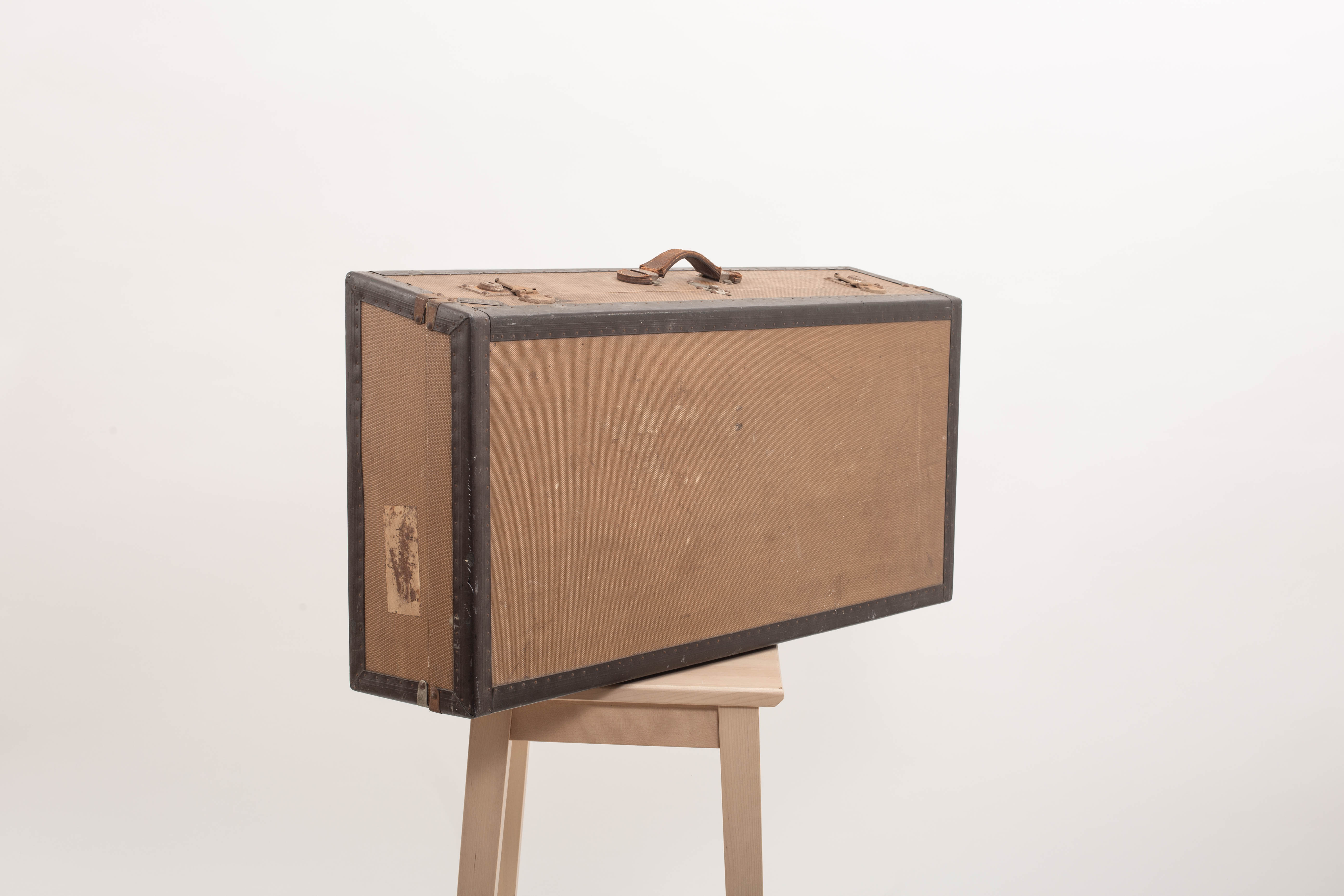 Pair of old rigid suitcases for cars