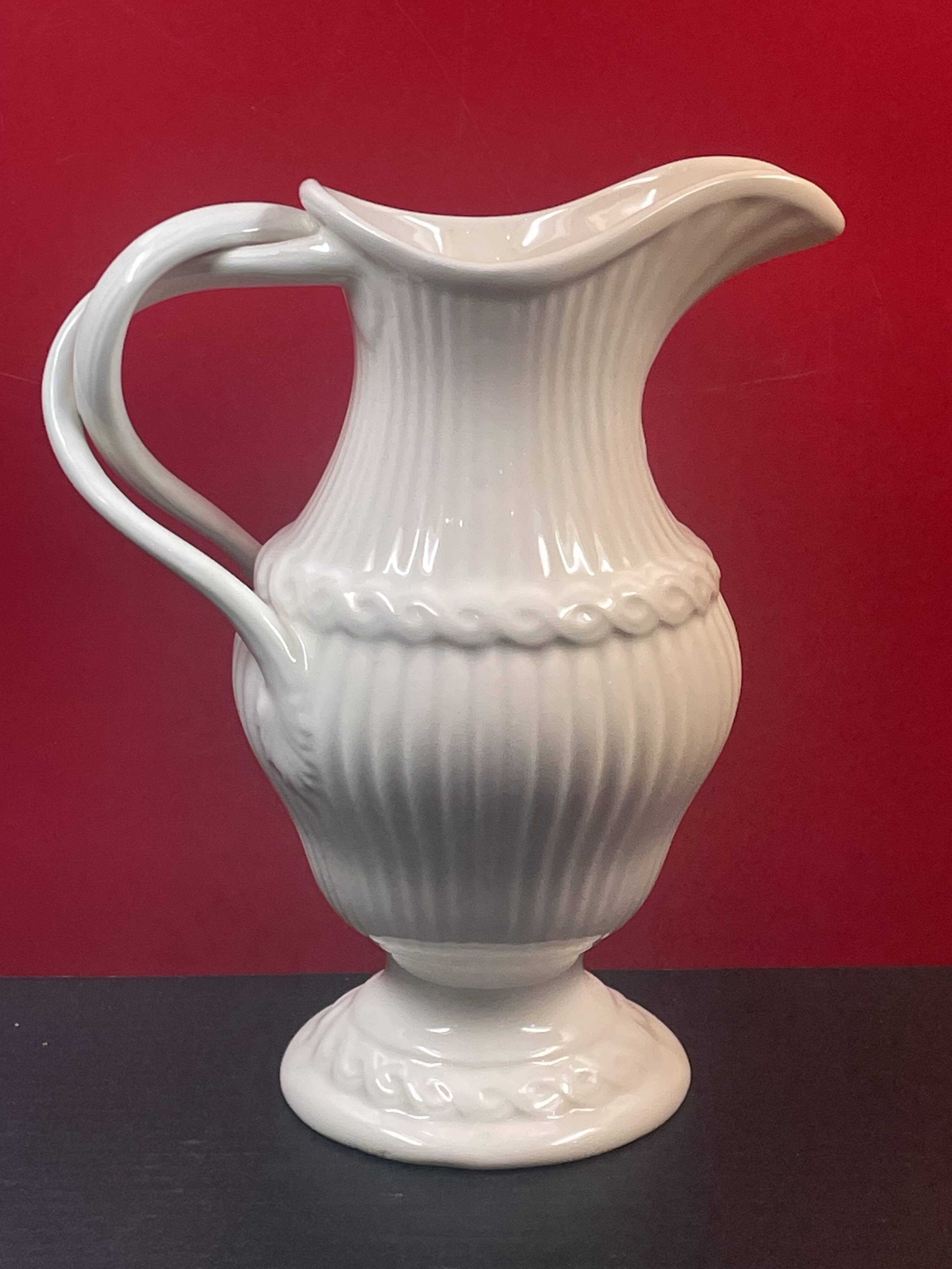 Earthenware from Gien, Hanap or ewer with twisted handle H 23.5 cm