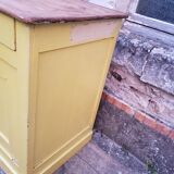 Buffet de campagne jaune citron