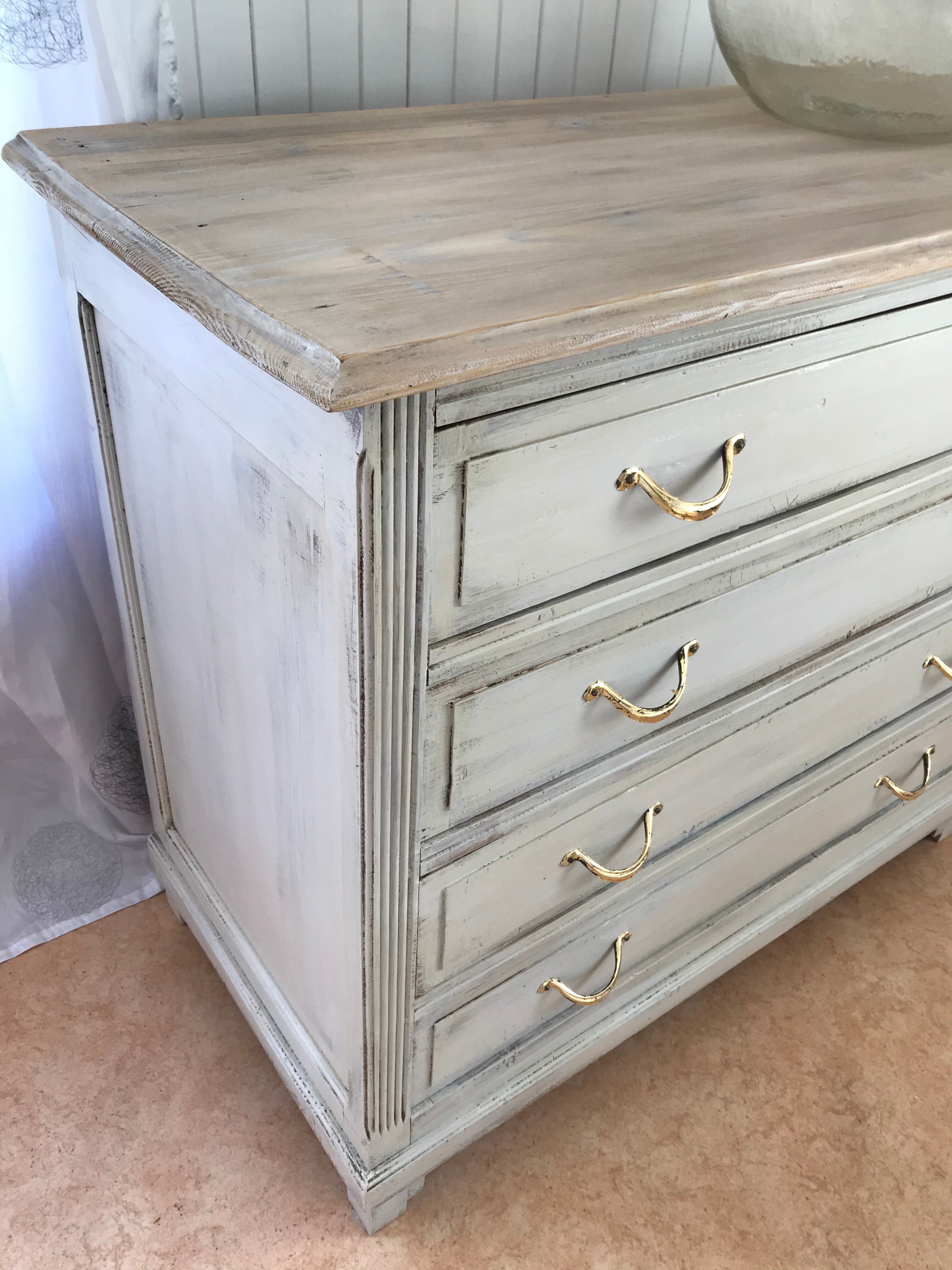 Old white patinated/cream dresser