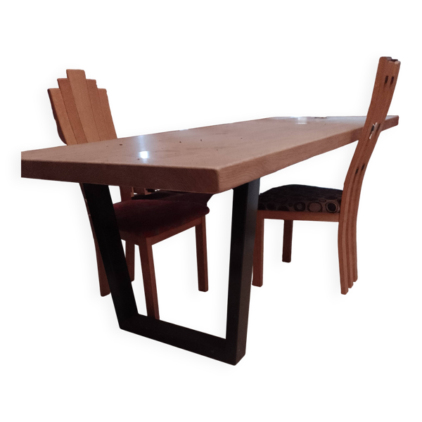 Table moderne pied métal plateau chene massif verni teinte naturelle